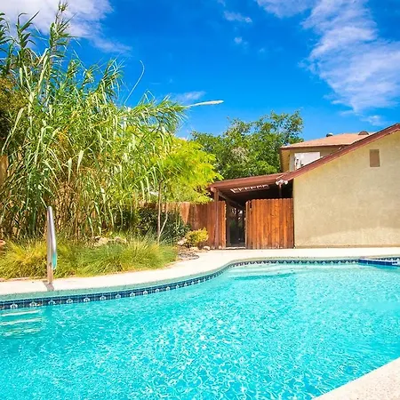 Retro Vegas Utopia 4 Bd Sleeps 14